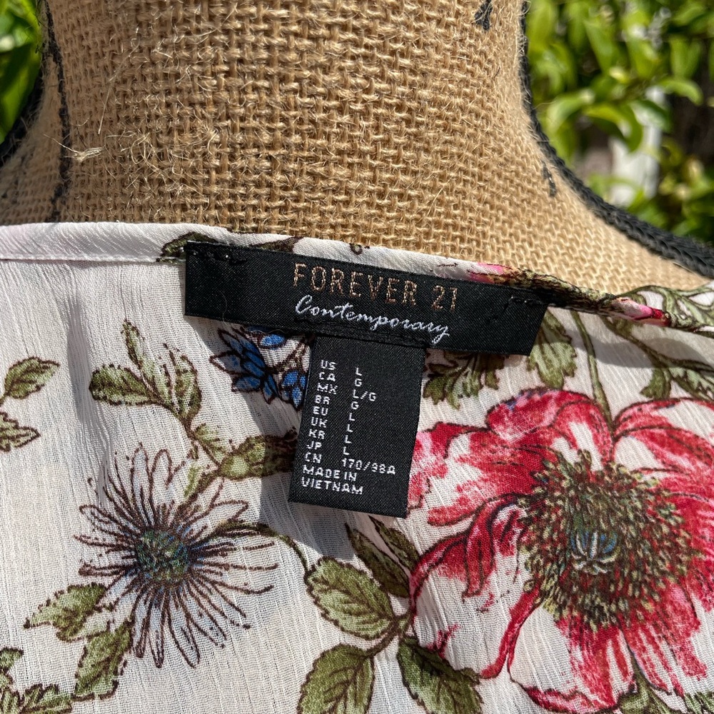 Spring wrap flutter blouse - Picture 3 of 6